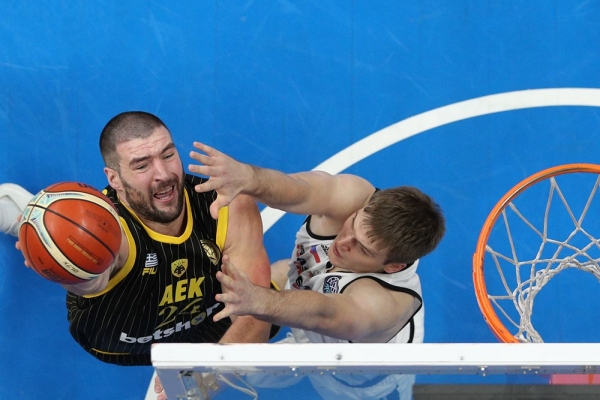 &Omicron;&Iota; &laquo;&Pi;&Omicron;&Upsilon;&Theta;&Epsilon;&Nu;&Alpha;&Delta;&Epsilon;&Sigma;&raquo; &Sigma;&Chi;&Omicron;&Lambda;&Iota;&Alpha;&Zeta;&Omicron;&Upsilon;&Nu; &Tau;&Alpha; &Delta;&Iota;&Alpha;&Rho;&Kappa;&Epsilon;&Iota;&Alpha;&Sigma; &Tau;&Omicron;&Upsilon; &Mu;&Pi;&Alpha;&Sigma;&Kappa;&Epsilon;&Tau; (&Kappa;&Alpha;&Iota; &Omicron;&Sigma;&Alpha; &Gamma;&Rho;&Alpha;&Phi;&Omicron;&Nu;&Tau;&Alpha;&Iota; &Gamma;&Iota;&Alpha; &Tau;&Eta;&Nu; &Sigma;&Tau;&Eta;&Rho;&Iota;&Xi;&Eta; &Sigma;&Tau;&Omicron;&Nu; &Mu;&Alpha;&Kappa;&Eta; &Alpha;&Gamma;&Gamma;&Epsilon;&Lambda;&Omicron;&Pi;&Omicron;&Upsilon;&Lambda;&Omicron;)