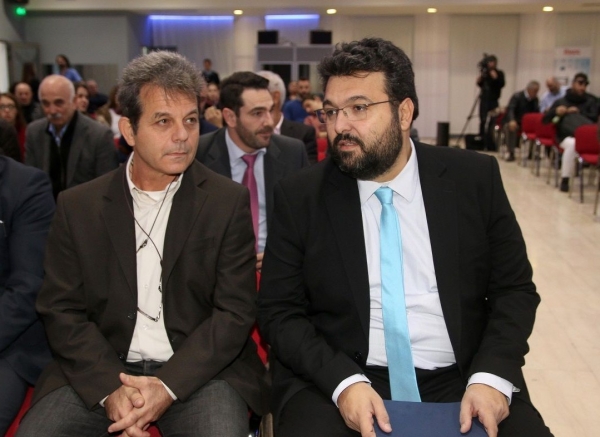 &Omicron;&Iota; &laquo;&Pi;&Omicron;&Upsilon;&Theta;&Epsilon;&Nu;&Alpha;&Delta;&Epsilon;&Sigma;&raquo; &Delta;&Eta;&Lambda;&Omega;&Nu;&Omicron;&Upsilon;&Nu;: &Mu;&Eta;&Delta;&Epsilon;&Nu;&Iota;&Kappa;&Eta; &Alpha;&Nu;&Omicron;&Chi;&Eta; &Sigma;&Tau;&Eta; &Mu;&Alpha;&Lambda;&Alpha;&Kappa;&Iota;&Alpha; &Sigma;&Alpha;&Sigma; (&Omicron;&Tau;&Alpha;&Nu; &Omicron;&Mu;&Alpha;&Delta;&Epsilon;&Sigma;, &Pi;&Omicron;&Lambda;&Iota;&Tau;&Iota;&Kappa;&Omicron;&Iota; &amp; &Theta;&Epsilon;&Sigma;&Mu;&Omicron;&Iota; &Lambda;&Epsilon;&Nu;&Epsilon; &laquo;&Lambda;&Omicron;&Gamma;&Iota;&Alpha; &Tau;&Omicron;&Upsilon; &Alpha;&Epsilon;&Rho;&Alpha;&raquo;)