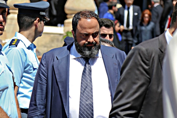 &Omicron;&Iota; &laquo;&Pi;&Omicron;&Upsilon;&Theta;&Epsilon;&Nu;&Alpha;&Delta;&Epsilon;&Sigma;&raquo;  &Mu;&Epsilon; &Alpha;&Phi;&Omicron;&Rho;&Mu;&Eta; &Tau;&Eta;&Nu; &Delta;&Iota;&Omega;&Xi;&Eta; &Mu;&Alpha;&Rho;&Iota;&Nu;&Alpha;&Kappa;&Eta; &Sigma;&Chi;&Omicron;&Lambda;&Iota;&Alpha;&Zeta;&Omicron;&Upsilon;&Nu; &Tau;&Omicron; &laquo;&Alpha;&Gamma;&Chi;&Omicron;&Sigma; &Tau;&Omicron;&Upsilon; &Chi;&Rho;&Omicron;&Nu;&Omicron;&Mu;&Epsilon;&Tau;&Rho;&Eta;&raquo; (&Pi;&Omicron;&Upsilon; &Alpha;&Gamma;&Omega;&Nu;&Iota;&Zeta;&Epsilon;&Tau;&Alpha;&Iota; &Gamma;&Iota;&Alpha; &Tau;&Alpha; &Sigma;&Upsilon;&Mu;&Phi;&Epsilon;&Rho;&Omicron;&Nu;&Tau;&Alpha; &Tau;&Omicron;&Upsilon; &Alpha;&Phi;&Epsilon;&Nu;&Tau;&Iota;&Kappa;&Omicron;&Upsilon; &Tau;&Omicron;&Upsilon;)