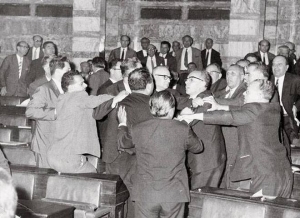 &Eta; &Iota;&Sigma;&Tau;&Omicron;&Rho;&Iota;&Kappa;&Eta; &Sigma;&Eta;&Mu;&Alpha;&Sigma;&Iota;&Alpha; &Tau;&Eta;&Sigma; 15&eta;&sigmaf; &Iota;&Omicron;&Upsilon;&Lambda;&Eta; (&Mu;&Iota;&Alpha; &Sigma;&Eta;&Mu;&Alpha;&Delta;&Iota;&Alpha;&Kappa;&Eta; &Kappa;&Omicron;&Iota;&Nu;&Omicron;&Beta;&Omicron;&Upsilon;&Lambda;&Epsilon;&Upsilon;&Tau;&Iota;&Kappa;&Alpha; &Eta;&Mu;&Epsilon;&Rho;&Alpha;)