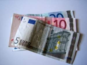 &Epsilon;&Iota;&Nu;&Alpha;&Iota; &Tau;&Alpha; 5 &amp; 10 &Epsilon;&Upsilon;&Rho;&Omega; &Epsilon;&Iota;&Sigma;&Iota;&Tau;&Eta;&Rho;&Iota;&Omicron; &Phi;&Theta;&Eta;&Nu;&Alpha;; (&Epsilon;&Nu;&Alpha; &Sigma;&Chi;&Omicron;&Lambda;&Iota;&Omicron; &Gamma;&Iota;&Alpha; &Tau;&Eta;&Nu; &Pi;&Rho;&Omicron;&Sigma;&Epsilon;&Lambda;&Epsilon;&Upsilon;&Sigma;&Eta; &Tau;&Omicron;&Upsilon; &Kappa;&Omicron;&Sigma;&Mu;&Omicron;&Upsilon;)