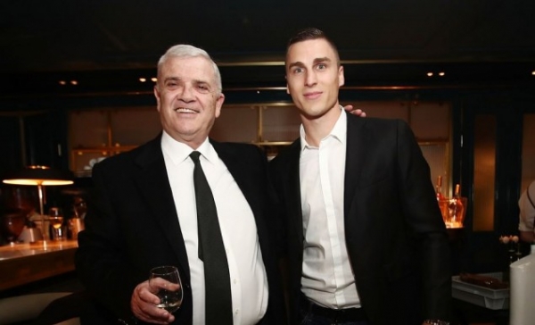 &Omicron;&Iota; &laquo;&Pi;&Omicron;&Upsilon;&Theta;&Epsilon;&Nu;&Alpha;&Delta;&Epsilon;&Sigma;&raquo; &Alpha;&Nu;&Alpha;&Rho;&Omega;&Tau;&Iota;&Omicron;&Upsilon;&Nu;&Tau;&Alpha;&Iota;: &Chi;&Alpha;&Nu;&Epsilon;&Iota; &Omicron; &Mu;&Epsilon;&Lambda;&Iota;&Sigma;&Sigma;&Alpha;&Nu;&Iota;&Delta;&Eta;&Sigma; &Tau;&Omicron; &laquo;&Pi;&Alpha;&Nu;&Omega; &Chi;&Epsilon;&Rho;&Iota;&raquo; &Mu;&Epsilon; &Tau;&Omicron;&Upsilon;&Sigma; &Pi;&Alpha;&Iota;&Kappa;&Tau;&Epsilon;&Sigma;; (&Omicron; &Epsilon;&Kappa;&Beta;&Iota;&Alpha;&Sigma;&Mu;&Omicron;&Sigma; &Omega;&Sigma; &Delta;&Iota;&Alpha;&Pi;&Rho;&Alpha;&Gamma;&Mu;&Alpha;&Tau;&Epsilon;&Upsilon;&Tau;&Iota;&Kappa;&Eta; &Tau;&Epsilon;&Chi;&Nu;&Iota;&Kappa;&Eta; &amp; &Omicron;&Iota; &Epsilon;&Pi;&Iota;&Pi;&Tau;&Omega;&Sigma;&Epsilon;&Iota;&Sigma; &Tau;&Omicron;&Upsilon; &Sigma;&Tau;&Eta;&Nu; &Alpha;.&Epsilon;.&Kappa;.)