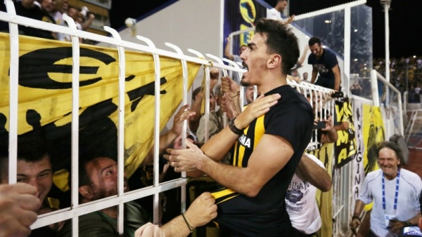 &Mu;&Epsilon; &Tau;&Eta;&Nu; &Pi;&Rho;&Omega;&Tau;&Eta; &Epsilon;&Kappa;&Tau;&Omicron;&Sigma; &Epsilon;&Delta;&Rho;&Alpha;&Sigma; &Nu;&Iota;&Kappa;&Eta; &Gamma;&Iota;&Alpha; &Phi;&Epsilon;&Tau;&Omicron;&Sigma; &Pi;&Alpha;&Rho;&Alpha;&Mu;&Epsilon;&Nu;&Epsilon;&Iota; &Pi;&Rho;&Omega;&Tau;&Eta; (&Tau;&Alpha; &Epsilon;&Kappa;&Tau;&Omicron;&Sigma; &Epsilon;&Delta;&Rho;&Alpha;&Sigma; &Theta;&Alpha; &Kappa;&Rho;&Iota;&Nu;&Omicron;&Upsilon;&Nu; &Tau;&Omicron; &Pi;&Rho;&Omega;&Tau;&Alpha;&Theta;&Lambda;&Eta;&Mu;&Alpha;)