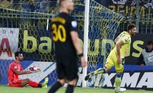 &Chi;&Omega;&Rho;&Iota;&Sigma; &Pi;&Omicron;&Iota;&Omicron;&Tau;&Eta;&Tau;&Alpha; &Kappa;&Alpha;&Iota; &Mu;&Omicron;&Nu;&Omicron; &Mu;&Epsilon; &Tau;&Alpha; &Epsilon;&Nu;&Tau;&Omicron;&Sigma; &Delta;&Epsilon;&Nu; &Pi;&Alpha;&Epsilon;&Iota; &Pi;&Omicron;&Upsilon;&Theta;&Epsilon;&Nu;&Alpha; (&Pi;&Omicron;&Iota;&Alpha; &laquo;&Mu;&Epsilon;&Gamma;&Alpha;&Lambda;&Eta;&raquo; &Omicron;&Mu;&Alpha;&Delta;&Alpha; &Epsilon;&Chi;&Epsilon;&Iota; 12 &Epsilon;&Kappa;&Tau;&Omicron;&Sigma; &Epsilon;&Delta;&Rho;&Alpha;&Sigma; &Nu;&Iota;&Kappa;&Epsilon;&Sigma; &Sigma;&Epsilon; 39 &Mu;&Alpha;&Tau;&Sigma;;)