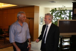 &Pi;&Omicron;&Lambda;&Iota;&Tau;&Iota;&Kappa;&Alpha; &Pi;&Alpha;&Iota;&Chi;&Nu;&Iota;&Delta;&Iota;&Alpha; &Sigma;&Tau;&Iota;&Sigma; &Pi;&Lambda;&Alpha;&Tau;&Epsilon;&Sigma; &laquo;&Theta;&Rho;&Upsilon;&Lambda;&Omega;&Nu;&raquo; (&Kappa;&Omicron;&Nu;&Tau;&Omicron;&Nu;&Eta;&Sigma; &Epsilon;&Nu;&Alpha;&Nu;&Tau;&Iota;&Omicron;&Nu; &Beta;&Alpha;&Sigma;&Iota;&Lambda;&Alpha;&Kappa;&Omicron;&Pi;&Omicron;&Upsilon;&Lambda;&Omicron;&Upsilon; &Kappa;&Alpha;&Iota; &Kappa;&Omicron;&Iota;&Nu;&Eta;&Sigma; &Lambda;&Omicron;&Gamma;&Iota;&Kappa;&Eta;&Sigma;)