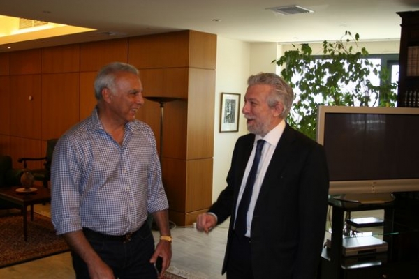 &Pi;&Omicron;&Lambda;&Iota;&Tau;&Iota;&Kappa;&Alpha; &Pi;&Alpha;&Iota;&Chi;&Nu;&Iota;&Delta;&Iota;&Alpha; &Sigma;&Tau;&Iota;&Sigma; &Pi;&Lambda;&Alpha;&Tau;&Epsilon;&Sigma; &laquo;&Theta;&Rho;&Upsilon;&Lambda;&Omega;&Nu;&raquo; (&Kappa;&Omicron;&Nu;&Tau;&Omicron;&Nu;&Eta;&Sigma; &Epsilon;&Nu;&Alpha;&Nu;&Tau;&Iota;&Omicron;&Nu; &Beta;&Alpha;&Sigma;&Iota;&Lambda;&Alpha;&Kappa;&Omicron;&Pi;&Omicron;&Upsilon;&Lambda;&Omicron;&Upsilon; &Kappa;&Alpha;&Iota; &Kappa;&Omicron;&Iota;&Nu;&Eta;&Sigma; &Lambda;&Omicron;&Gamma;&Iota;&Kappa;&Eta;&Sigma;)