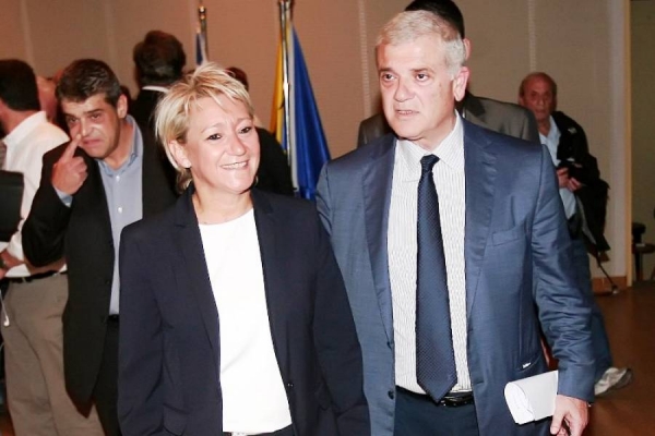 &Iota;&Sigma;&Tau;&Omicron;&Rho;&Iota;&Epsilon;&Sigma; &Alpha;&Pi;&Omicron; &Tau;&Omicron; &Alpha;&Rho;&Chi;&Epsilon;&Iota;&Omicron;: &Epsilon;&Upsilon;&Tau;&Upsilon;&Chi;&Iota;&Alpha; &Alpha;&Pi;&Omicron;&Sigma;&Tau;&Omicron;&Lambda;&Alpha;&Kappa;&Eta; &Tau;&Omicron; &Pi;&Rho;&Omega;&Tau;&Omicron; &Theta;&Upsilon;&Mu;&Alpha; &Tau;&Eta;&Sigma; &laquo;&Alpha;&Gamma;&Iota;&Alpha; &Sigma;&Omicron;&Phi;&Iota;&Alpha;&Sigma;&raquo; (&Iota;&Sigma;&Tau;&Omicron;&Rho;&Iota;&Alpha; &Nu;. 6)