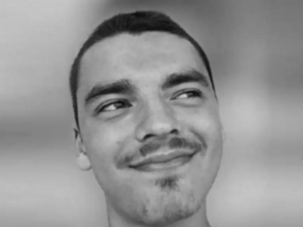 &Eta; &Alpha;&Xi;&Iota;&Alpha; &Mu;&Iota;&Alpha;&Sigma; &Zeta;&Omega;&Eta;&Sigma; (&Pi;&Omicron;&Iota;&Alpha; &Epsilon;&Iota;&Nu;&Alpha;&Iota; &Eta; &Delta;&Iota;&Kappa;&Alpha;&Iota;&Eta; &Tau;&Iota;&Mu;&Omega;&Rho;&Iota;&Alpha; &Gamma;&Iota;&Alpha; &Epsilon;&Nu;&Alpha;&Nu; &laquo;&Tau;&Upsilon;&Phi;&Lambda;&Omicron;&raquo; &Phi;&Omicron;&Nu;&Omicron;;)