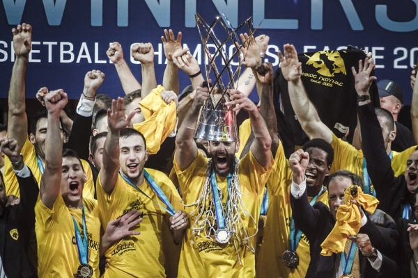 &Kappa;&Omicron;&Upsilon;&Pi;&Alpha; &Sigma;&Tau;&Omicron; &Pi;&Omicron;&Delta;&Omicron;&Sigma;&Phi;&Alpha;&Iota;&Rho;&Omicron;, &Kappa;&Omicron;&Upsilon;&Pi;&Alpha; &Kappa;&Alpha;&Iota; &Sigma;&Tau;&Omicron; &Mu;&Pi;&Alpha;&Sigma;&Kappa;&Epsilon;&Tau; (&Alpha;&Upsilon;&Tau;&Eta; &Omicron;&Mu;&Omega;&Sigma; &Tau;&Eta;&Sigma; &laquo;&Beta;&Alpha;&Sigma;&Iota;&Lambda;&Iota;&Sigma;&Sigma;&Alpha;&Sigma;&raquo; &Epsilon;&Iota;&Chi;&Epsilon; &Alpha;&Lambda;&Lambda;&Omicron; &Gamma;&Omicron;&Upsilon;&Sigma;&Tau;&Omicron;)