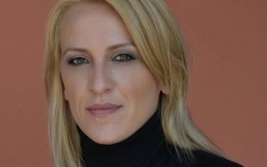 &Omicron;&Iota; &laquo;&Pi;&Omicron;&Upsilon;&Theta;&Epsilon;&Nu;&Alpha;&Delta;&Epsilon;&Sigma;&raquo; &Alpha;&Pi;&Omicron;&Kappa;&Alpha;&Lambda;&Upsilon;&Pi;&Tau;&Omicron;&Upsilon;&Nu;: &Tau;&Omicron;&Nu; &Kappa;&Alpha;&Tau;&Alpha;&Gamma;&Omicron;&Eta;&Tau;&Epsilon;&Upsilon;&Sigma;&Epsilon; &Eta; &Gamma;&Upsilon;&Nu;&Alpha;&Iota;&Kappa;&Alpha; &Pi;&Omicron;&Upsilon; &Epsilon;&Chi;&Epsilon;&Iota; &Tau;&Eta;&Nu; &Pi;&Epsilon;&Rho;&Iota;&Phi;&Epsilon;&Rho;&Epsilon;&Iota;&Alpha; &Sigma;&Tau;&Alpha; &Chi;&Epsilon;&Rho;&Iota;&Alpha; &Tau;&Eta;&Sigma; (&Tau;&Omicron; &Pi;&Alpha;&Rho;&Alpha;&Sigma;&Kappa;&Eta;&Nu;&Iota;&Omicron; &Mu;&Iota;&Alpha;&Sigma; &Sigma;&Upsilon;&Nu;&Alpha;&Nu;&Tau;&Eta;&Sigma;&Eta;&Sigma;)