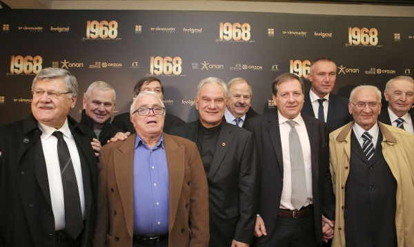 &Pi;&Omicron;&Iota;&Omicron;&Sigma; &Epsilon;&Iota;&Nu;&Alpha;&Iota; &Omicron; &Kappa;&Alpha;&Lambda;&Upsilon;&Tau;&Epsilon;&Rho;&Omicron;&Sigma; &Tau;&Rho;&Omicron;&Pi;&Omicron;&Sigma; &Nu;&Alpha; &Tau;&Iota;&Mu;&Eta;&Sigma;&Epsilon;&Iota; &Mu;&Iota;&Alpha; &Omicron;&Mu;&Alpha;&Delta;&Alpha; &Tau;&Eta;&Nu; &Iota;&Sigma;&Tau;&Omicron;&Rho;&Iota;&Alpha; &Tau;&Eta;&Sigma;; (&Epsilon;&Nu;&Alpha; &Sigma;&Chi;&Omicron;&Lambda;&Iota;&Omicron; &Sigma;&Chi;&Epsilon;&Tau;&Iota;&Kappa;&Alpha; &Mu;&Epsilon; &Tau;&Iota;&Sigma; &Delta;&Eta;&Lambda;&Omega;&Sigma;&Epsilon;&Iota;&Sigma; &Alpha;&Gamma;&Gamma;&Epsilon;&Lambda;&Omicron;&Pi;&Omicron;&Upsilon;&Lambda;&Omicron;&Upsilon;)