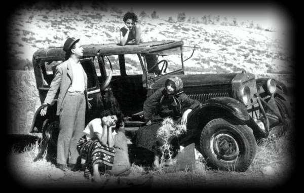 &Omicron;&Rho;&Omicron;&Sigma;&Eta;&Mu;&Alpha; &ndash;  &Eta;&Mu;&Epsilon;&Rho;&Omicron;&Mu;&Eta;&Nu;&Iota;&Epsilon;&Sigma; &ndash; &Pi;&Rho;&Omicron;&Theta;&Epsilon;&Sigma;&Mu;&Iota;&Epsilon;&Sigma; (&Mu;&Iota;&Mu;&Eta;&Sigma; &Phi;&Omega;&Tau;&Omicron;&Pi;&Omicron;&Upsilon;&Lambda;&Omicron;&Sigma;, &laquo;&Tau;&Omicron; &Sigma;&Omega;&Phi;&Epsilon;&Rho;&Alpha;&Kappa;&Iota;&raquo; 1953)