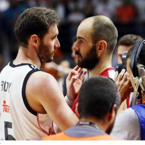 &Tau;&Alpha; &Phi;&Omicron;&Upsilon;&Mu;&Alpha;&Rho;&Alpha; &Pi;&Epsilon;&Rho;&Iota; &laquo;&Alpha;&Theta;&Lambda;&Eta;&Tau;&Iota;&Kappa;&Omicron;&Upsilon; &Pi;&Omicron;&Lambda;&Iota;&Tau;&Iota;&Sigma;&Mu;&Omicron;&Upsilon;&raquo; &Kappa;&Alpha;&Iota; &Eta; &Sigma;&Kappa;&Lambda;&Eta;&Rho;&Eta; &Pi;&Rho;&Alpha;&Gamma;&Mu;&Alpha;&Tau;&Iota;&Kappa;&Omicron;&Tau;&Eta;&Tau;&Alpha; (&Omicron; &laquo;&Alpha;&Theta;&Lambda;&Eta;&Tau;&Iota;&Kappa;&Omicron;&Sigma; &Pi;&Omicron;&Lambda;&Iota;&Tau;&Iota;&Sigma;&Mu;&Omicron;&Sigma;&raquo; &Kappa;&Alpha;&Iota; &Mu;&Iota;&Alpha; -&Alpha;&Nu;&Tau;&Iota; &Tau;&Rho;&Iota;&Omega;&Nu;- &Pi;&Alpha;&Nu;&Tau;&Epsilon;&Lambda;&Omicron;&Nu;&Alpha;&Tau;&Eta; &laquo;&Sigma;&Upsilon;&Gamma;&Gamma;&Nu;&Omega;&Mu;&Eta;&raquo;)