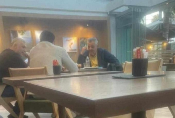 ET IN GLYFADA EGO (&Alpha;&Nu;&Epsilon;&Mu;&Omicron;&Mu;&Alpha;&Zeta;&Omega;&Mu;&Alpha;&Tau;&Alpha; - &Delta;&Iota;&Alpha;&Beta;&Omicron;&Lambda;&Omicron;&Sigma;&Kappa;&Omicron;&Rho;&Pi;&Iota;&Sigma;&Mu;&Alpha;&Tau;&Alpha;)