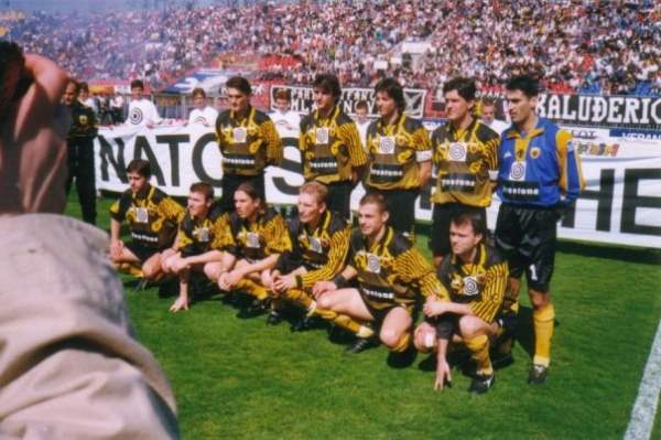 7&eta; &Alpha;&Pi;&Rho;&Iota;&Lambda;&Eta; 1999 (&Mu;&Iota;&Alpha; &Mu;. &Tau;&Epsilon;&Tau;&Alpha;&Rho;&Tau;&Eta; &Delta;&Iota;&Alpha;&Phi;&Omicron;&Rho;&Epsilon;&Tau;&Iota;&Kappa;&Eta; &Alpha;&Pi;&Omicron; &Tau;&Iota;&Sigma; &Alpha;&Lambda;&Lambda;&Epsilon;&Sigma;)