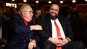 &laquo;&Alpha;&Kappa;&Omicron;&Lambda;&Omicron;&Upsilon;&Theta;&Alpha; &Tau;&Omicron; &Chi;&Rho;&Eta;&Mu;&Alpha;&raquo; (&Omicron;&Iota; &laquo;&Pi;&Omicron;&Upsilon;&Theta;&Epsilon;&Nu;&Alpha;&Delta;&Epsilon;&Sigma;&raquo; &Alpha;&Pi;&Omicron;&Kappa;&Alpha;&Lambda;&Upsilon;&Pi;&Tau;&Omicron;&Upsilon;&Nu; &Tau;&Iota;&Sigma; &Pi;&Rho;&Alpha;&Gamma;&Mu;&Alpha;&Tau;&Iota;&Kappa;&Epsilon;&Sigma; &Alpha;&Iota;&Tau;&Iota;&Epsilon;&Sigma; &Gamma;&Iota;&Alpha; &Tau;&Eta;&Nu; &Epsilon;&Pi;&Iota;&Theta;&Epsilon;&Sigma;&Eta; &Mu;&Alpha;&Rho;&Iota;&Nu;&Alpha;&Kappa;&Eta; &Sigma;&Tau;&Omicron;&Nu; &Sigma;&Omega;&Kappa;&Rho;&Alpha;&Tau;&Eta; &Kappa;&Omicron;&Kappa;&Kappa;&Alpha;&Lambda;&Eta;)