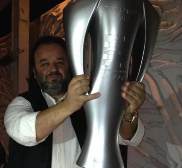 &Epsilon;&Iota;&Nu;&Alpha;&Iota; &Omicron; &Mu;&Alpha;&Rho;&Iota;&Omicron;&Sigma; &Gamma;&Alpha;&Upsilon;&Rho;&Omicron;&Sigma;; (&Kappa;&Alpha;&Iota; &Eta; &Alpha;&Tau;&Upsilon;&Chi;&Eta;&Sigma; &Sigma;&Upsilon;&Gamma;&Kappa;&Rho;&Iota;&Sigma;&Eta; &Mu;&Epsilon; &Tau;&Omicron;&Nu; &Lambda;&Omicron;&Upsilon;&Kappa;&Alpha; &Mu;&Pi;&Alpha;&Rho;&Lambda;&Omicron;)