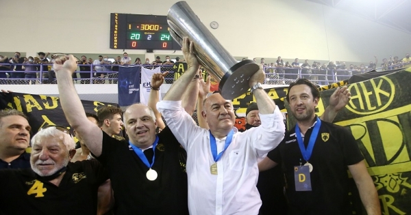 &Tau;&Iota; &Sigma;&Upsilon;&Mu;&Beta;&Alpha;&Iota;&Nu;&Epsilon;&Iota; &Mu;&Epsilon; &Tau;&Omicron; &Chi;&Alpha;&Nu;&Tau;&Mu;&Pi;&Omicron;&Lambda;; (&Epsilon;&Chi;&Alpha;&Sigma;&Epsilon; &Omicron; &Pi;&Alpha;&Pi;&Alpha;&Sigma;&Tau;&Alpha;&Mu;&Alpha;&Tau;&Eta;&Sigma; &Tau;&Omicron; &Kappa;&Iota;&Nu;&Eta;&Tau;&Rho;&Omicron;;)