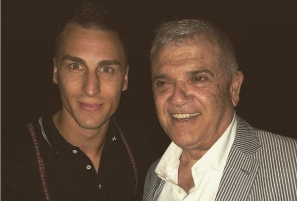 &Omicron;&Tau;&Alpha;&Nu; &Omicron; &Beta;&Rho;&Alpha;&Nu;&Iota;&Epsilon;&Sigma; &Epsilon;&Pi;&Iota;&Alpha;&Sigma;&Epsilon; &Tau;&Omicron;&Nu; &laquo;&Tau;&Iota;&Gamma;&Rho;&Eta;&raquo; &Alpha;&Pi;&Omicron; &Tau;&Alpha; &Kappa;&Alpha;&Rho;&Upsilon;&Delta;&Iota;&Alpha; (&Pi;&Omicron;&Upsilon; &Nu;&Alpha; &Mu;&Eta;&Nu; &Eta;&Xi;&Epsilon;&Rho;&Epsilon; &Alpha;&Pi;&Omicron; &Mu;&Pi;&Alpha;&Lambda;&Alpha;)