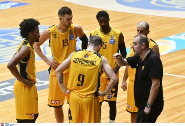 &Omicron;&Iota; &Chi;&Alpha;&Mu;&Eta;&Lambda;&Epsilon;&Sigma; &Pi;&Tau;&Eta;&Sigma;&Epsilon;&Iota;&Sigma; &Tau;&Omicron;&Upsilon; &Alpha;&Epsilon;&Tau;&Omicron;&Upsilon; (&Omicron;&Tau;&Alpha;&Nu; &Eta; &laquo;&Beta;&Alpha;&Sigma;&Iota;&Lambda;&Iota;&Sigma;&Sigma;&Alpha;&raquo; &Sigma;&Upsilon;&Nu;&Epsilon;&Chi;&Omega;&Sigma; &Alpha;&Pi;&Omicron;&Kappa;&Alpha;&Theta;&Eta;&Lambda;&Omega;&Nu;&Epsilon;&Tau;&Alpha;&Iota;)