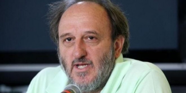 &Delta;&Eta;&Mu;&Eta;&Tau;&Rho;&Eta;&Sigma; &Chi;&Alpha;&Tau;&Zeta;&Eta;&Chi;&Rho;&Eta;&Sigma;&Tau;&Omicron;&Sigma;: &Mu;&Iota;&Alpha; &Epsilon;&Xi;&Omicron;&Mu;&Omicron;&Lambda;&Omicron;&Gamma;&Eta;&Sigma;&Eta; &amp; &Epsilon;&Nu;&Alpha; &Alpha;&Epsilon;&Kappa;&Tau;&Zeta;&Eta;&Delta;&Iota;&Kappa;&Omicron; &Chi;&Rho;&Omicron;&Nu;&Iota;&Kappa;&Omicron; (&Epsilon;&Nu;&Alpha; &Alpha;&Nu;&Alpha;&Lambda;&Alpha;&Phi;&Rho;&Alpha; &Beta;&Alpha;&Rho;&Upsilon; &Kappa;&Alpha;&Lambda;&Omicron;&Kappa;&Alpha;&Iota;&Rho;&Iota;&Nu;&Omicron; &Alpha;&Nu;&Alpha;&Gamma;&Nu;&Omega;&Sigma;&Mu;&Alpha;)