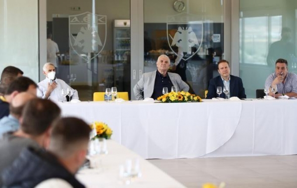 &Alpha;&Nu;&Alpha;&Xi;&Iota;&Omicron;&Pi;&Iota;&Sigma;&Tau;&Omicron;&Sigma; &Epsilon;&Nu;&Tau;&Epsilon;&Lambda;&Omega;&Sigma; &Kappa;&Alpha;&Tau;&Epsilon;&Rho;&Gamma;&Alpha;&Rho;&Eta;&Sigma; (&Alpha;&Nu; &Delta;&Epsilon;&Nu; &Pi;&Iota;&Sigma;&Tau;&Epsilon;&Psi;&Epsilon;&Iota; &Alpha;&Upsilon;&Tau;&Alpha; &Pi;&Omicron;&Upsilon; &Lambda;&Epsilon;&Epsilon;&Iota; &Theta;&Alpha; &Epsilon;&Chi;&Omicron;&Upsilon;&Mu;&Epsilon; &Mu;&Iota;&Alpha; &Alpha;&Pi;&rsquo; &Tau;&Alpha; &Iota;&Delta;&Iota;&Alpha;)