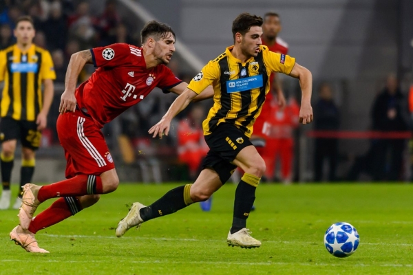 &Omicron;&Iota; &laquo;&Pi;&Omicron;&Upsilon;&Theta;&Epsilon;&Nu;&Alpha;&Delta;&Epsilon;&Sigma;&raquo; &Sigma;&Chi;&Omicron;&Lambda;&Iota;&Alpha;&Zeta;&Omicron;&Upsilon;&Nu; &Tau;&Omicron; &Pi;&Alpha;&Iota;&Chi;&Nu;&Iota;&Delta;&Iota; &Tau;&Eta;&Sigma; ALLIANZ ARENA (&Epsilon;&Pi;&Alpha;&Iota;&Xi;&Epsilon; &Omicron;&Sigma;&Omicron; &Mu;&Pi;&Omicron;&Rho;&Omicron;&Upsilon;&Sigma;&Epsilon;)