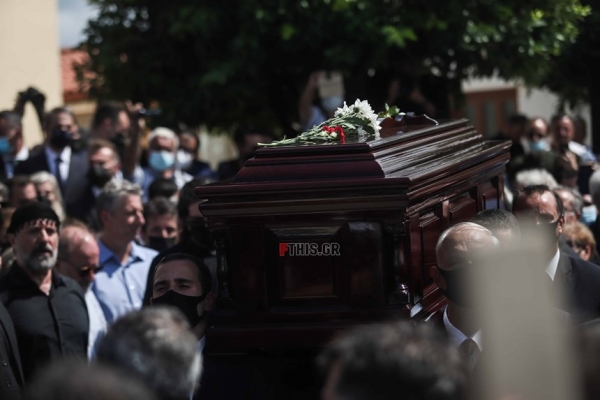 &Epsilon;&Lambda;&Lambda;&Alpha;&Delta;&Alpha;: &Mu;&Iota;&Alpha; &Chi;&Omega;&Rho;&Alpha;, &Epsilon;&Nu;&Alpha; &Epsilon;&Theta;&Nu;&Omicron;&Sigma; &Pi;&Omicron;&Upsilon; &Zeta;&Epsilon;&Iota; &Mu;&Epsilon; &Pi;&Alpha;&Rho;&Alpha;&Mu;&Upsilon;&Theta;&Iota;&Alpha; (&Eta; &Phi;&Alpha;&Nu;&Tau;&Alpha;&Sigma;&Iota;&Alpha;&Kappa;&Eta; &Theta;&Epsilon;&Sigma;&Mu;&Iota;&Sigma;&Eta; &Tau;&Eta;&Sigma; &Epsilon;&Theta;&Nu;&Iota;&Kappa;&Eta;&Sigma; &Tau;&Alpha;&Upsilon;&Tau;&Omicron;&Tau;&Eta;&Tau;&Alpha;&Sigma;)